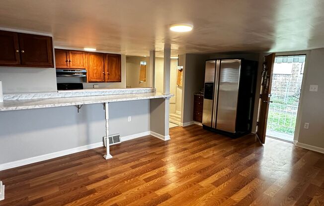 2 beds, 1 bath, $925, Unit Unit 2 2nd Fl