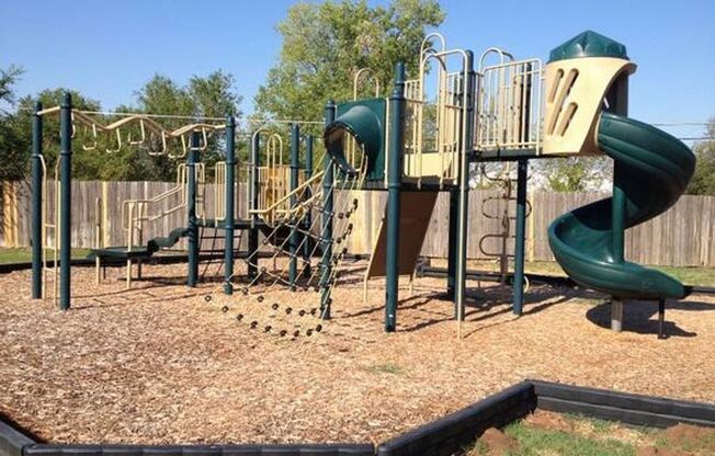 2 beds, 2 baths, 900 sqft, $1,079, Unit 705