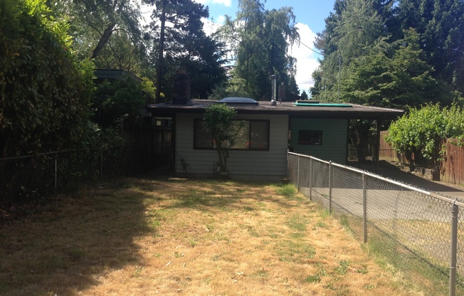 Charming 3 Bedroom/1 bath house in Wedgwood Seattle for rent!