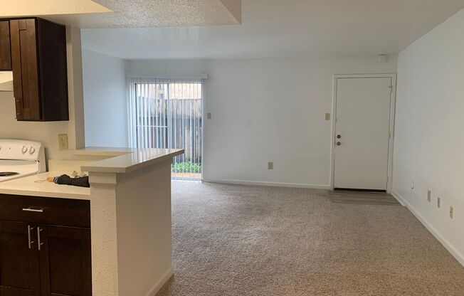 1 bed, 1 bath, 640 sqft, $980, Unit 2409