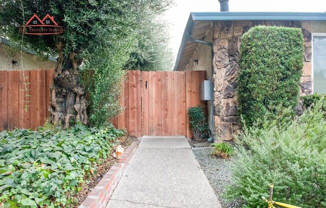 3820 MOORPARK AVE
