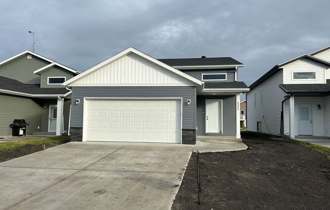 Modern 4-Bedroom Home in Moorhead