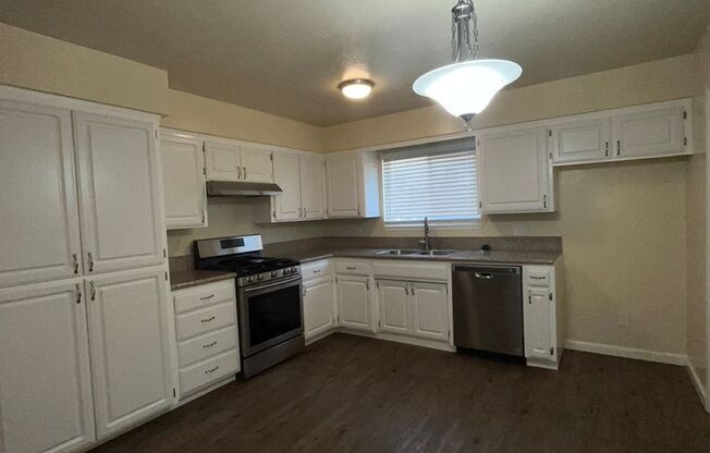 2 beds, 1 bath, 850 sqft, $1,400, Unit 549D