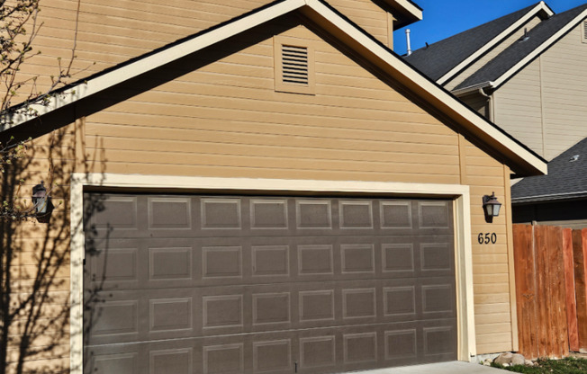 1/2 off First Full Month! 3bed/2.5 bath home near Ten Mile Crossing-2 Car Garage-All Appliances Included