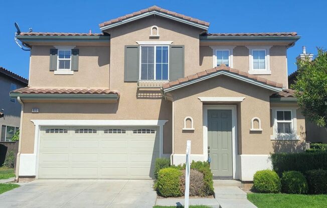 Gated Tesoro Community in Oxnard - 5 bdrm 5 bath Home - $5500