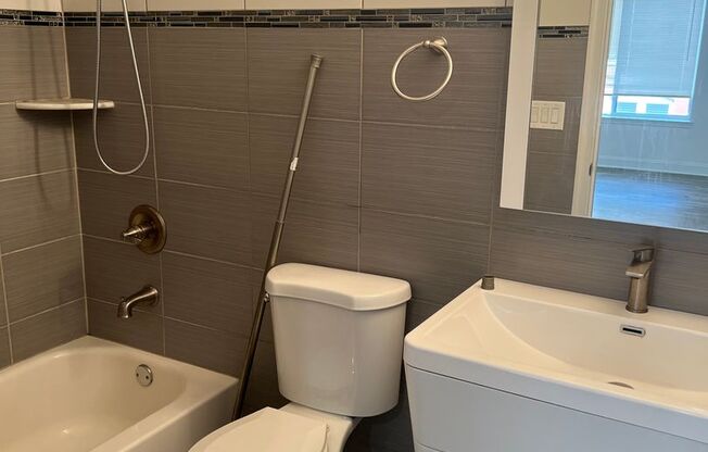 2 beds, 1 bath, 950 sqft, $1,495, Unit Unit B