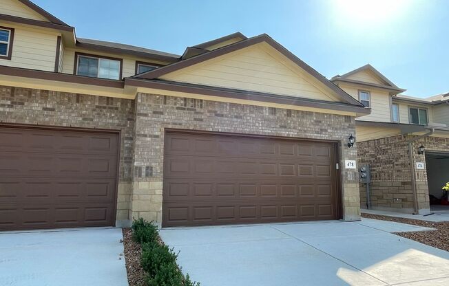 BRAND NEW 3 Bedroom, 2.5 Bathroom, Two-story Duplex with a huge back yard in New Braunfels!