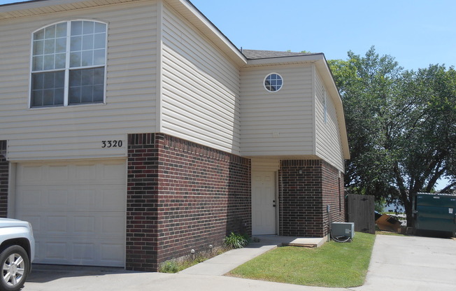3320-3322 Ridgecrest Cir