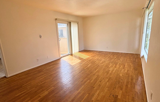 10942-10948 Crenshaw Blvd (Hexagon Eagles LLC)