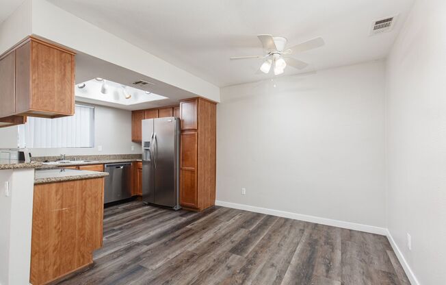 2 beds, 2 baths, $1,400, Unit Building 4