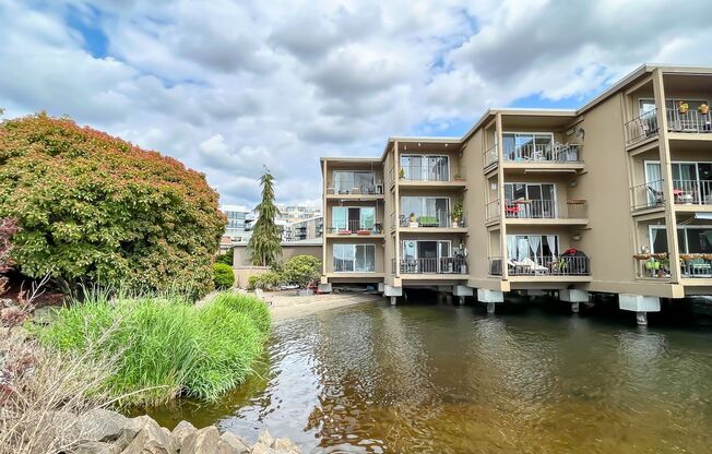 Waterfront 2bd/1bth Condo Downtown Kirkland, $2,750/mo.