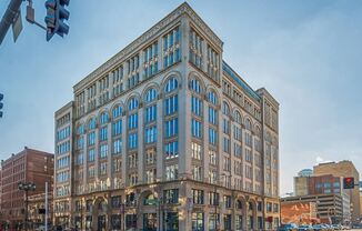 1136 Washington Ave #806