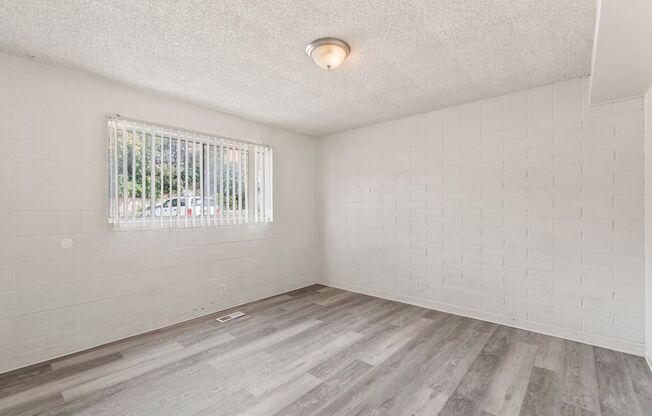 1 bed, 1 bath, $925, Unit 24