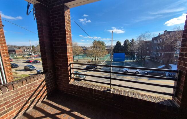 2 beds, 1 bath, 750 sqft, $2,199, Unit 5641 Hobart St. #B4