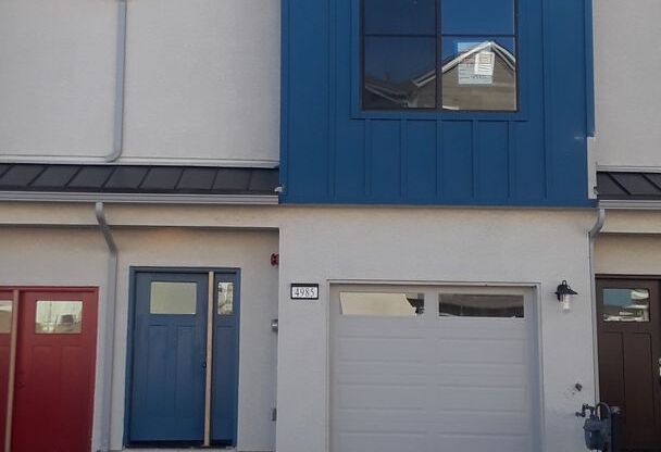 Townhome with garage and double en-suite!