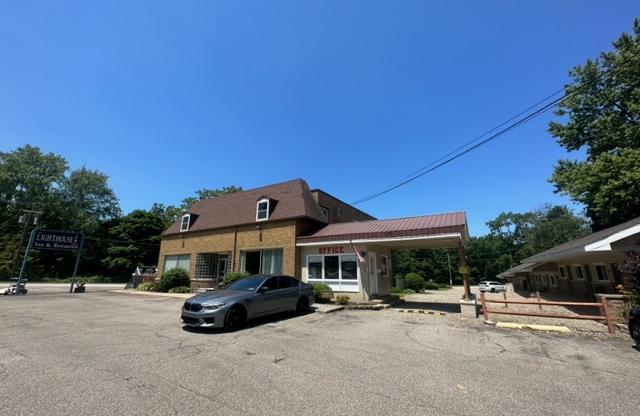 3704 E LK RD