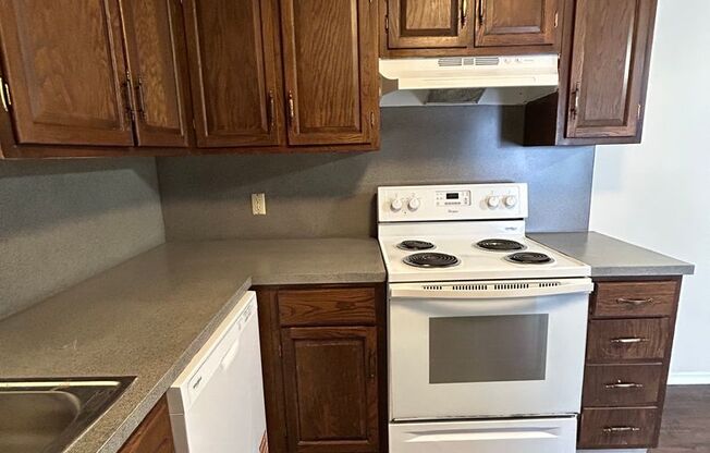 2 beds, 2 baths, 1,200 sqft, $975, Unit #10