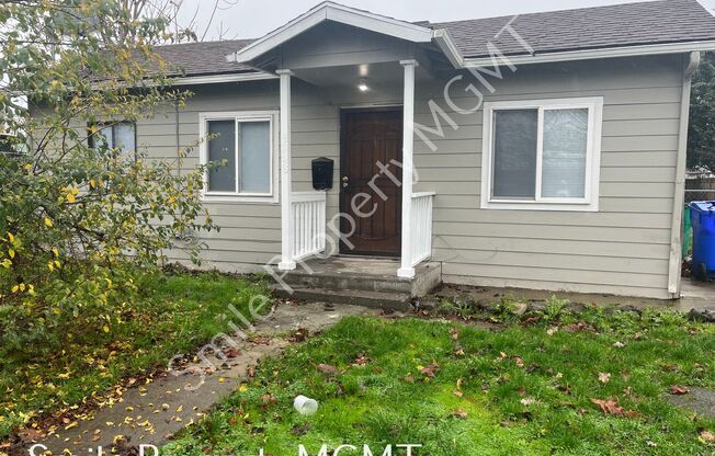 A nice house with 3 beds rooms and 1.5 baths.