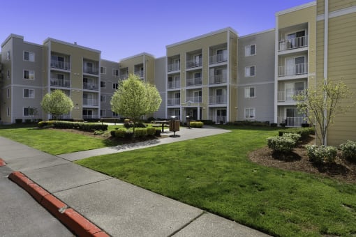 an exterior view of an apartment building  at Camelot Apartment Homes, Everett, Washington