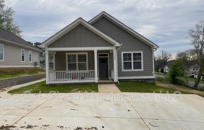 702 MOORE ST
