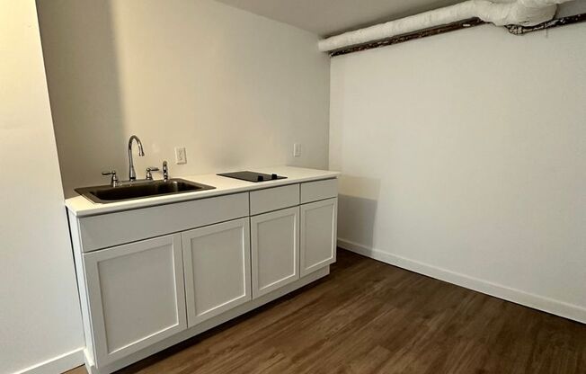 Studio, 1 bath, 425 sqft, $900, Unit G-12
