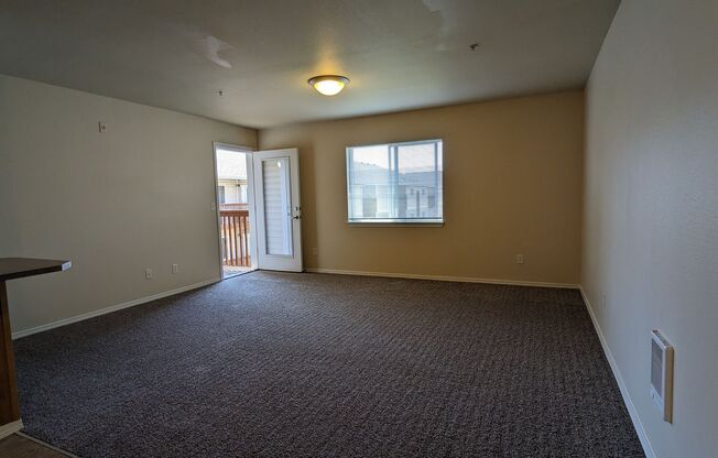 3 beds, 2 baths, 1,180 sqft, $1,695, Unit B303