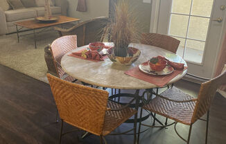 2 beds, 2 baths, 1,085 sqft, $1,515