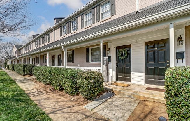 Charming Townhome in Sought-After Williamsburg on Commonwealth