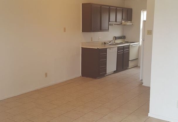 2 beds, 1 bath, 650 sqft, $695