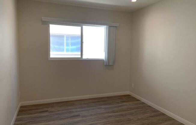 2 beds, 1 bath, 725 sqft, $2,500, Unit B