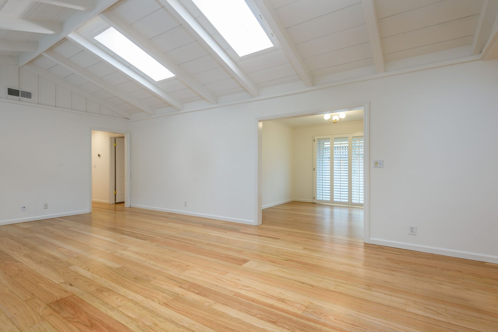 Los Altos 4bd/2.5bth Ranch Home on University Ave.