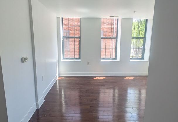 1 bed, 1 bath, 689 sqft, $1,500, Unit 111