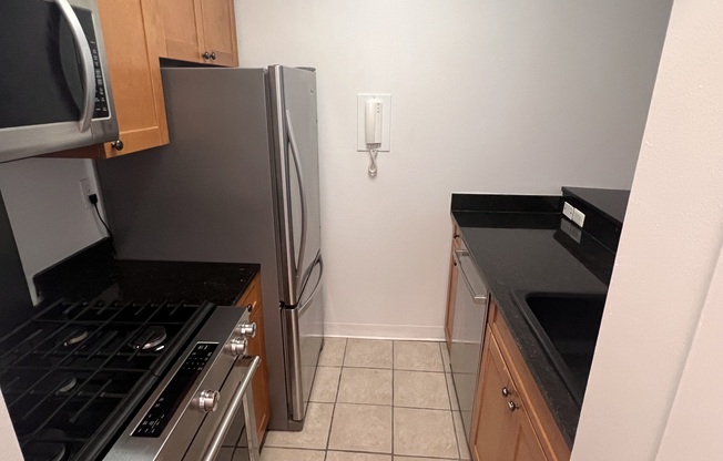 1 bed, 1 bath, $4,550, Unit 16H