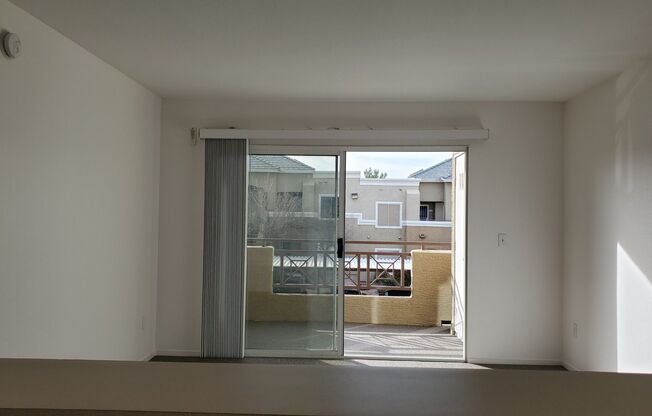 1 Bedroom 1 1/2 Bath. 2nd floor of a well-kept, peaceful, quiet community - Russell/Buffalo