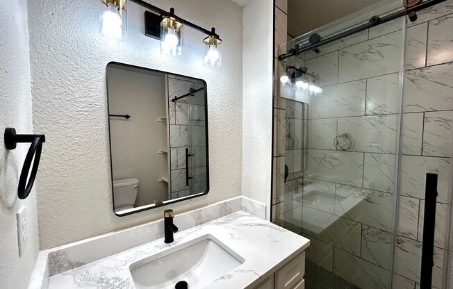 8 beds, 3 baths, $10,400, Unit House