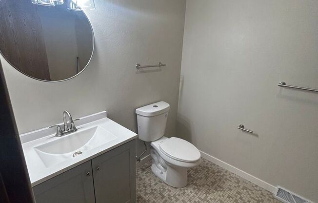 2 beds, 1 bath, 800 sqft, $950, Unit Unit 7