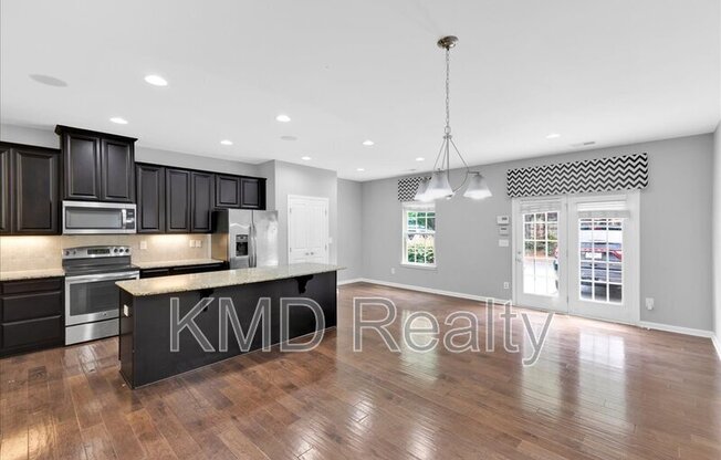 1935 FLEETWOOD DR