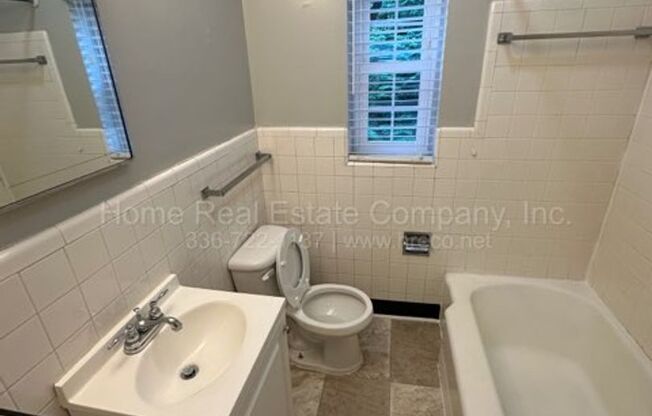 Carolina Apartments | 840 Carolina Avenue Apt B-4