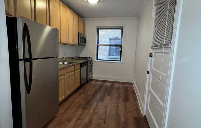 2 beds, 1 bath, 805 sqft, $2,195, Unit 2121-25-3C