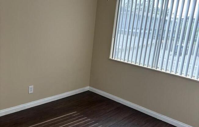 808 N AZUSA AVE