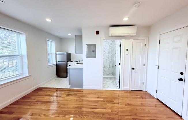 325 NEWPORT AVE