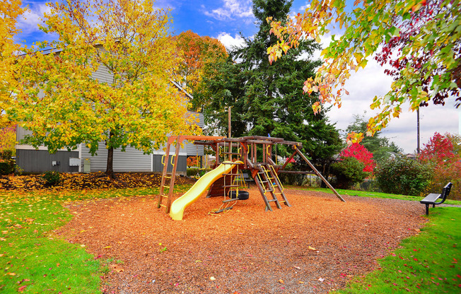 Tacoma Apartments- Heatherstone Apartments-exterior- playground