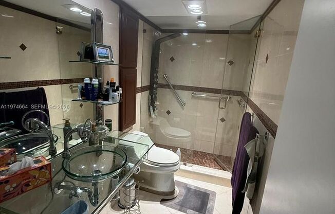 3 beds, 2.5 baths, $4,800, Unit APARTMENT 2106