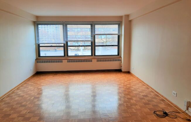 1 bed, 1 bath, 700 sqft, $1,700, Unit 418-0612