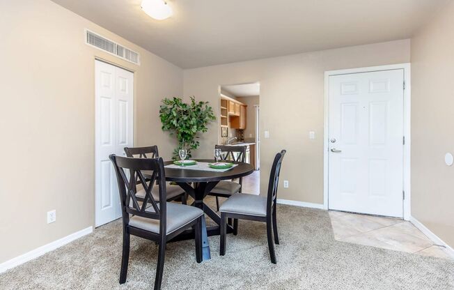 2 beds, 1 bath, 760 sqft, $1,129