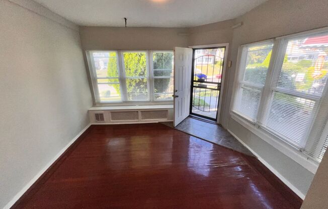 3 beds, 1 bath, $1,495