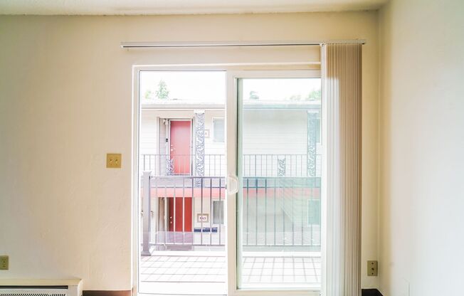 2 beds, 1 bath, 800 sqft, $1,175, Unit 819