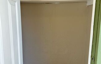 1 bed, 1 bath, 720 sqft, $1,400, Unit 1-1660-B