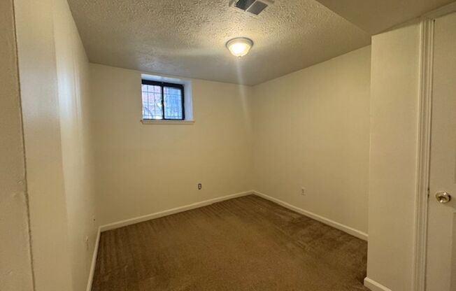 3 beds, 1 bath, 810 sqft, $1,590, Unit 732 S. Millvale Ave. #A1