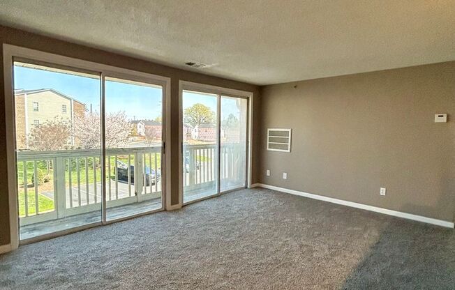 University Spacious 3rd floor Condo